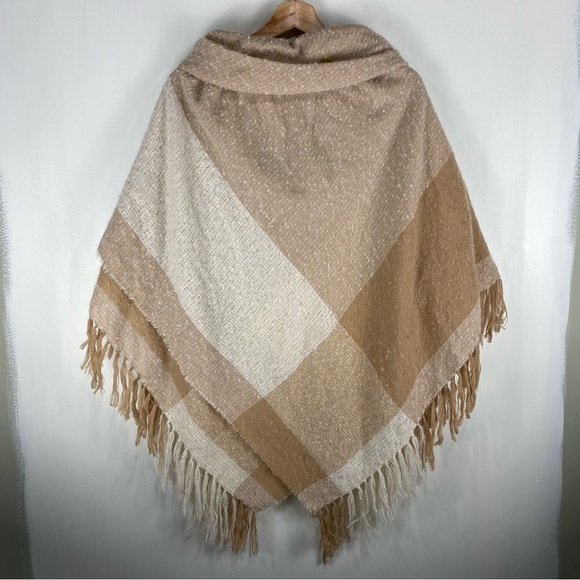 MixIt Let's Snuggle Toggle Front Tassel Fringe Trim Poncho Cinnamon Beige OS NWT - Picture 4 of 4